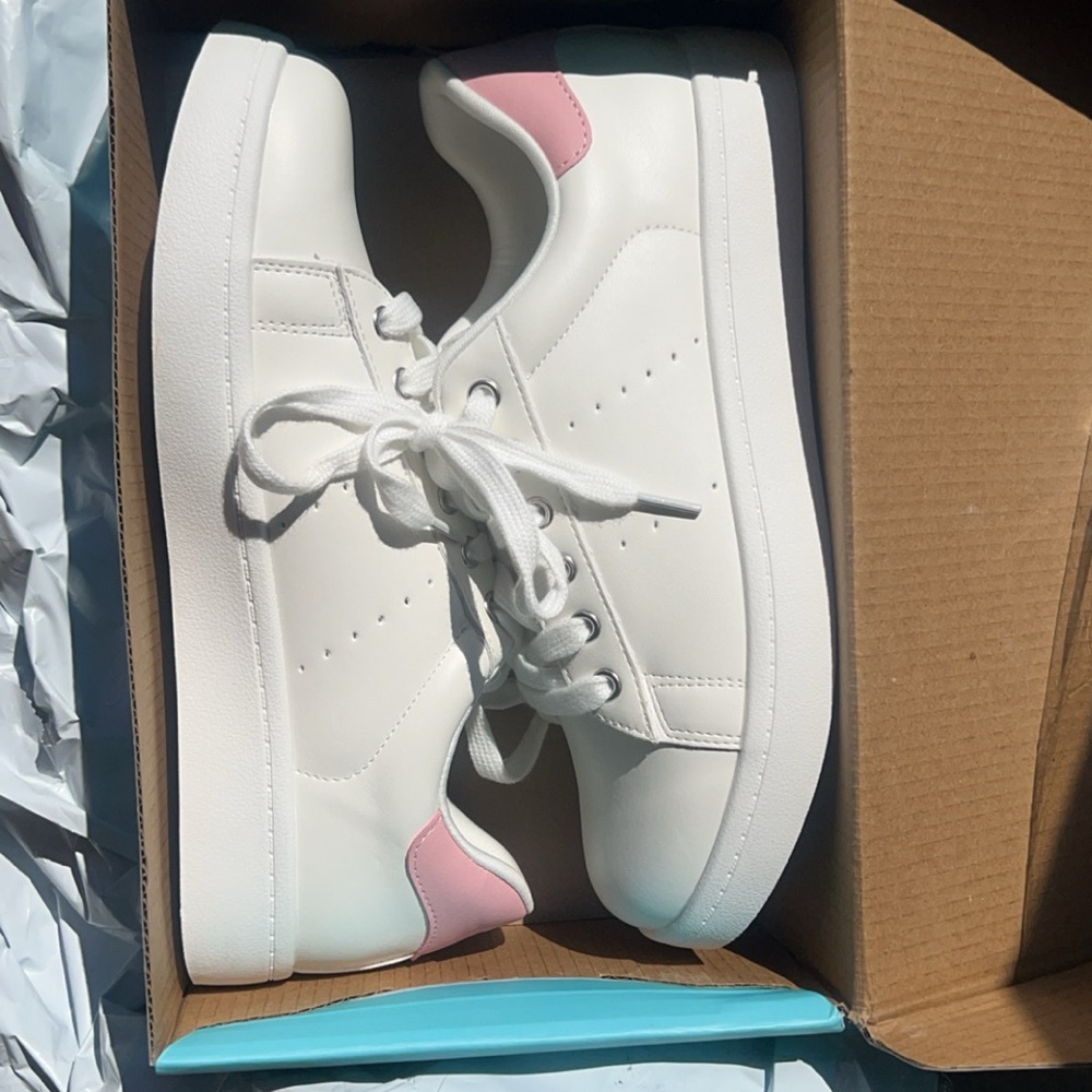 Women's sneakers